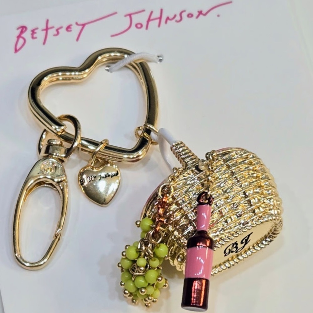 New Betsey Johnson Gold Tone Summer Picnic Bag Charm Wine Bottle & Grapes Charm - Picture 3 of 16